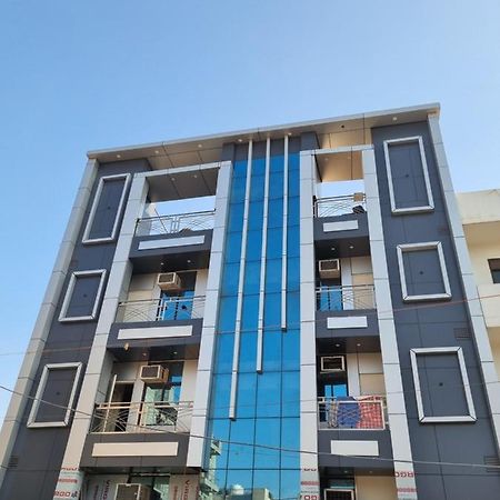 Hotel O Greno House Near Pvr Ansal Plaza เกรทเตอร์นอยดา ภายนอก รูปภาพ
