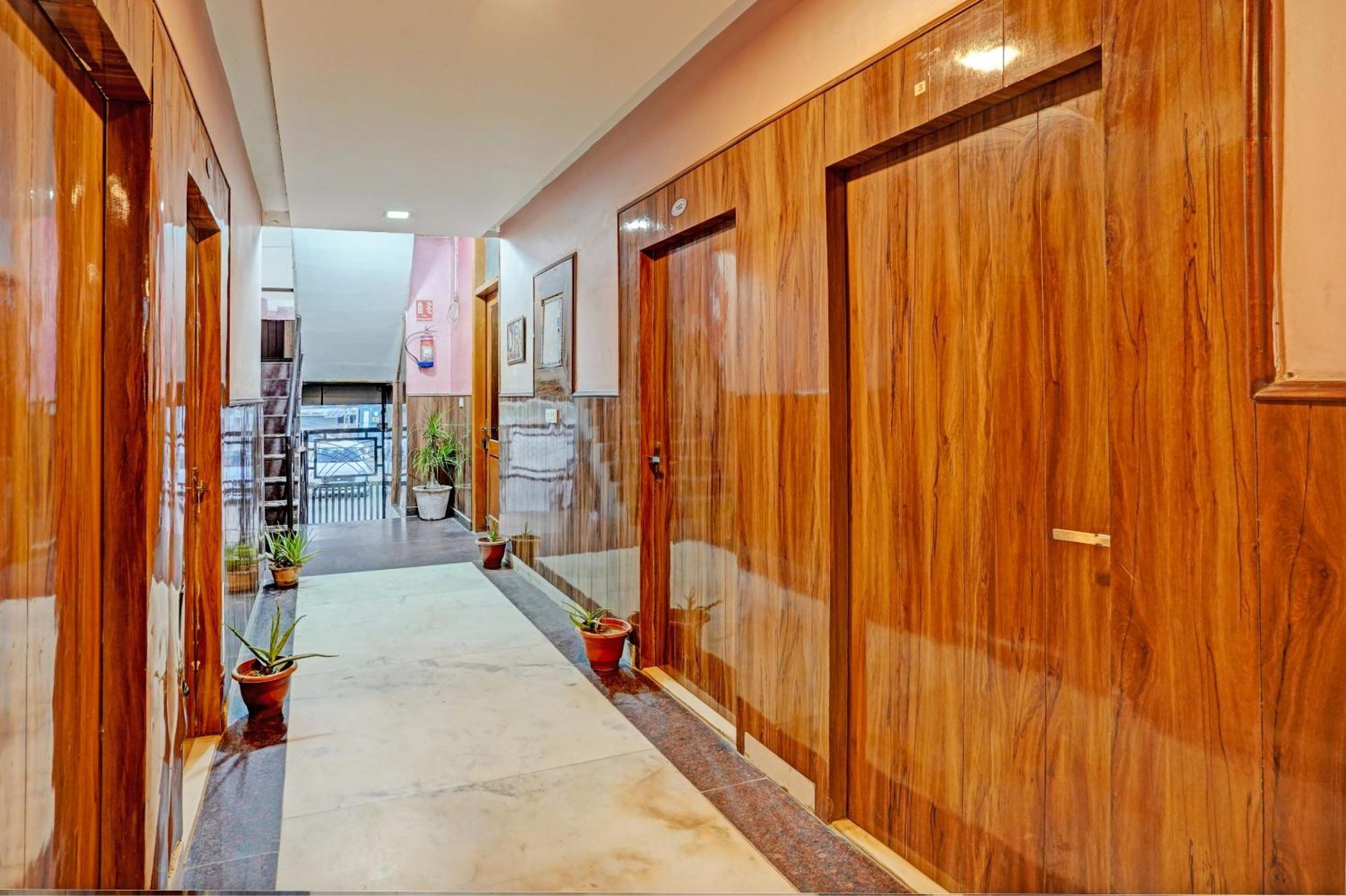 Hotel O Greno House Near Pvr Ansal Plaza เกรทเตอร์นอยดา ภายนอก รูปภาพ