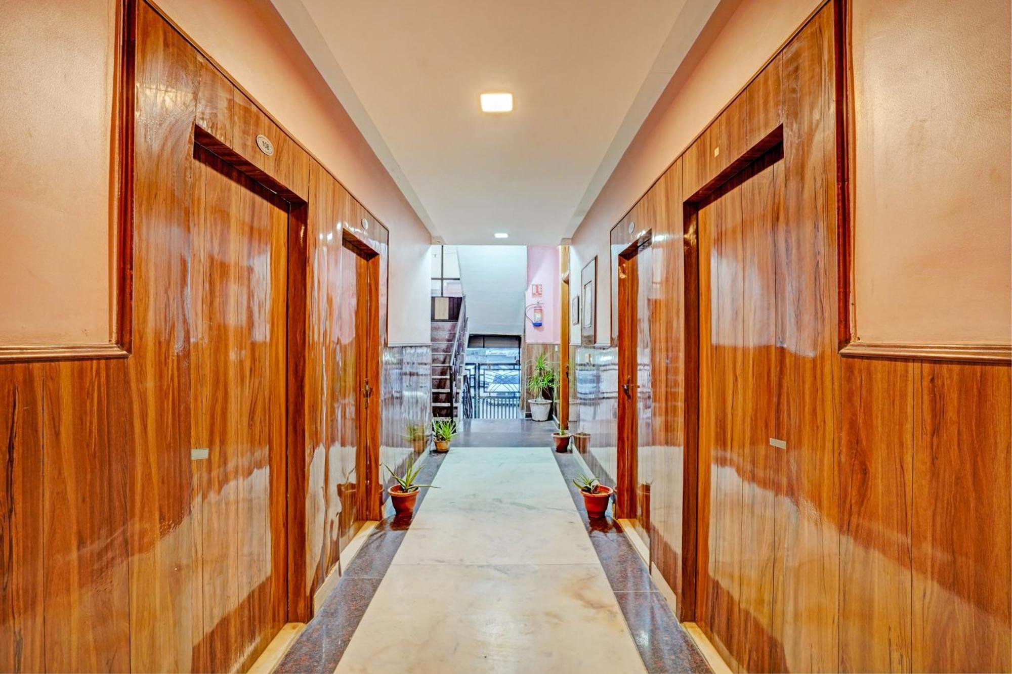 Hotel O Greno House Near Pvr Ansal Plaza เกรทเตอร์นอยดา ภายนอก รูปภาพ