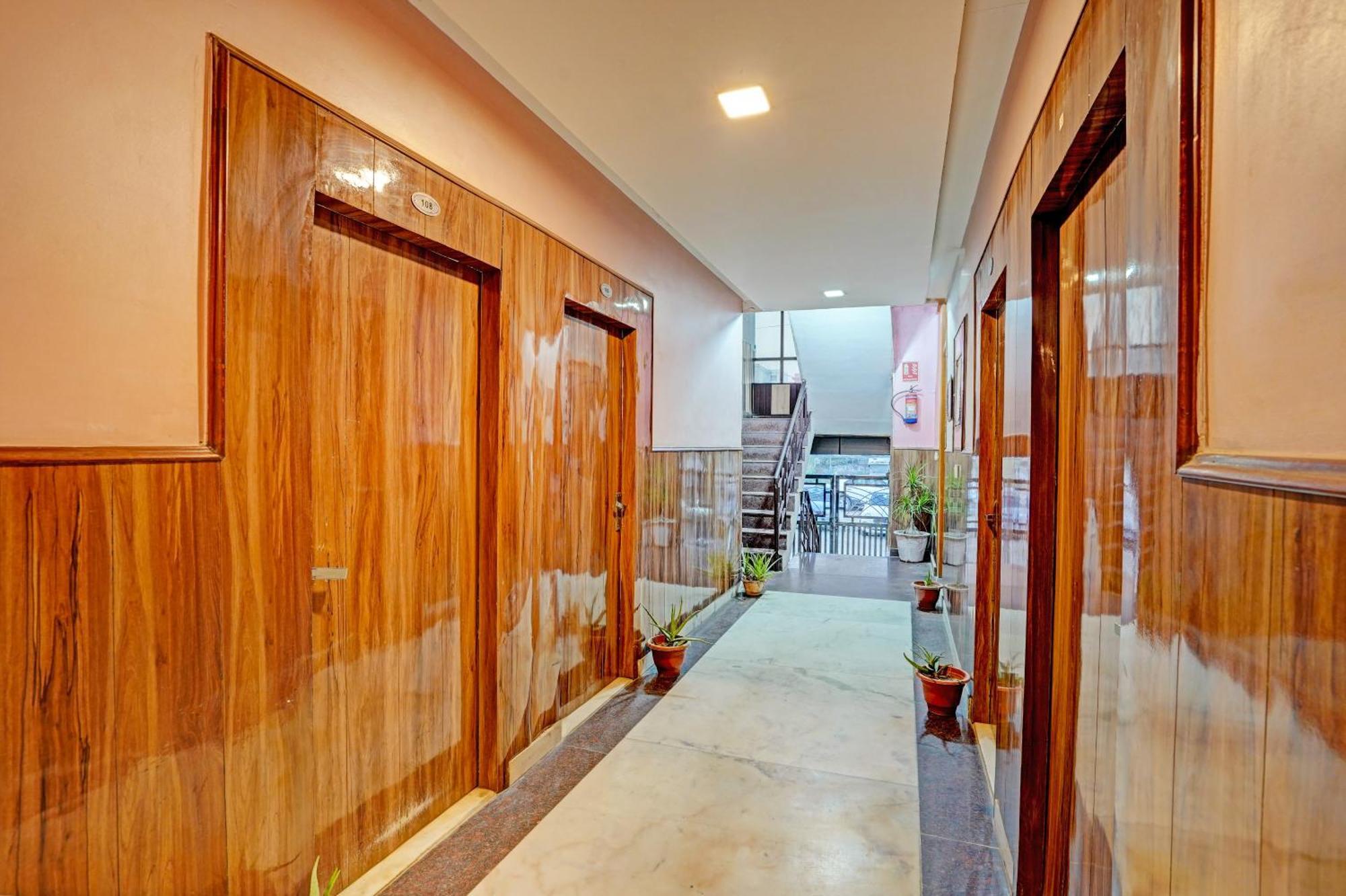 Hotel O Greno House Near Pvr Ansal Plaza เกรทเตอร์นอยดา ภายนอก รูปภาพ